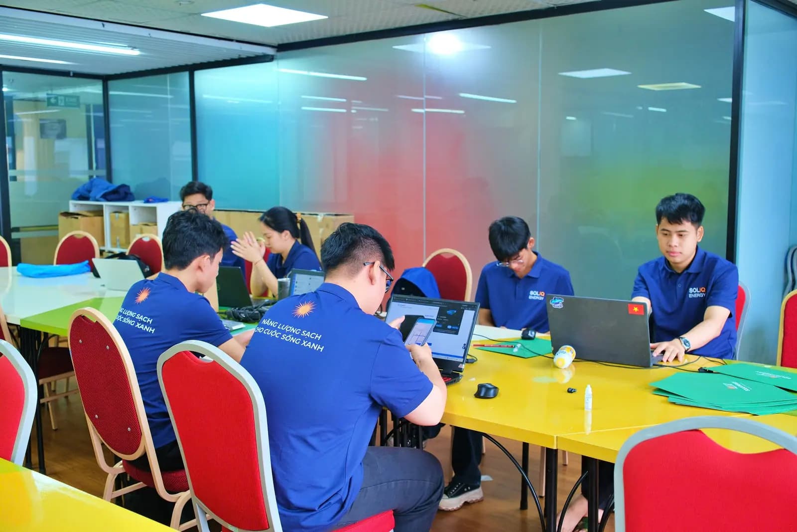 Hình ảnh thực tế đội ngũ SOLIQ tại hiện trường 10