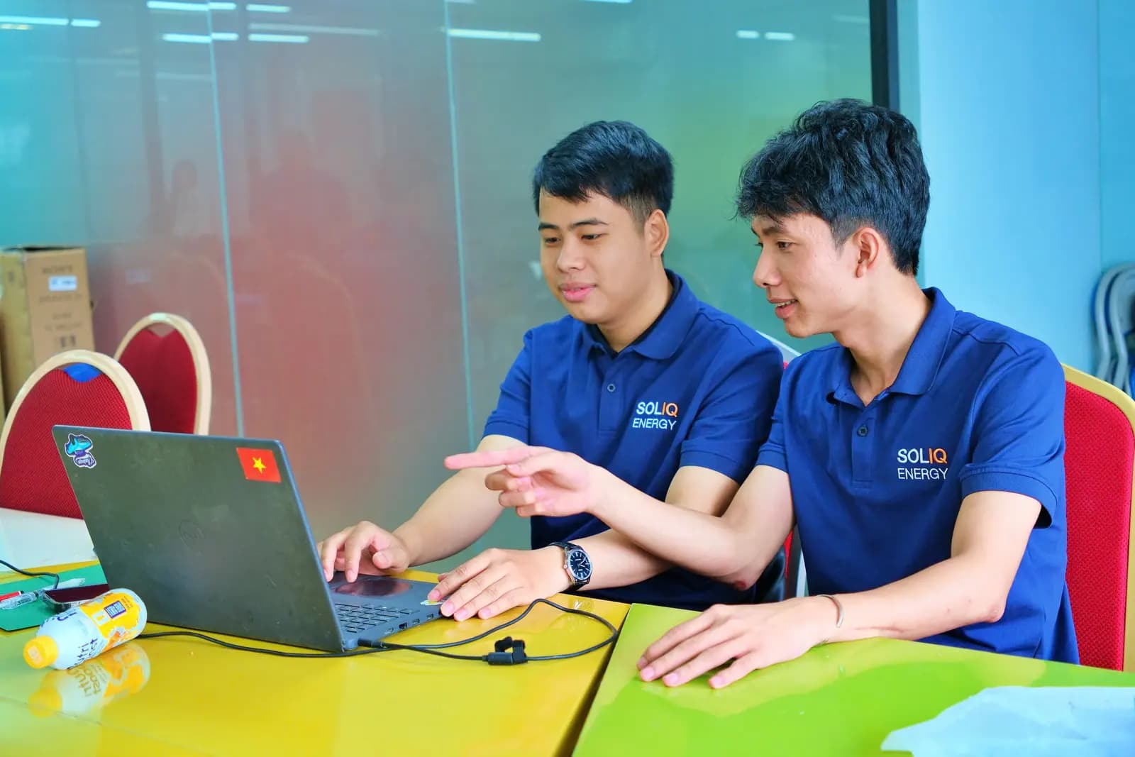 Hình ảnh thực tế đội ngũ SOLIQ tại hiện trường 24